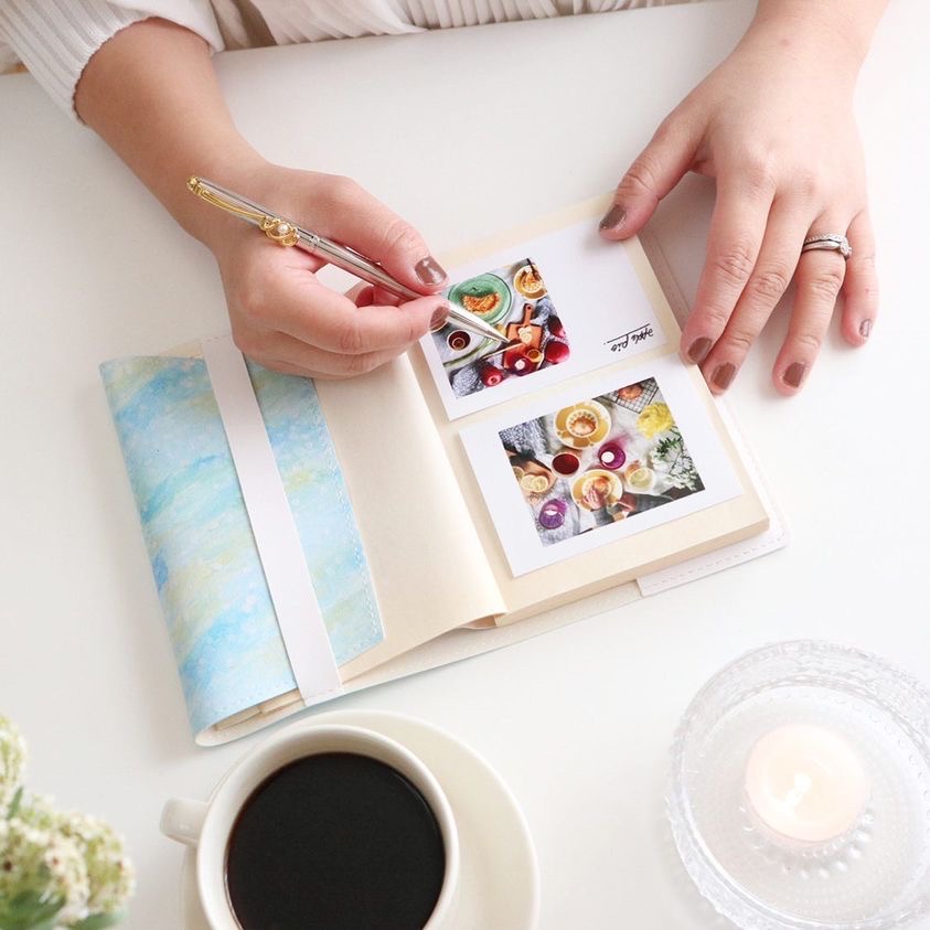 やさしい色のブックカバー・マグカップセット　こんぺいとうの森からの贈りもの